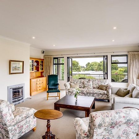 Busby Hill Villa - Havelock North Holiday Home Екстер'єр фото