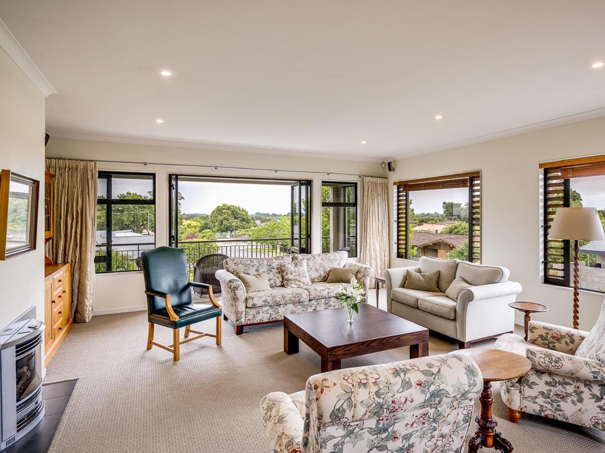 Busby Hill Villa - Havelock North Holiday Home Екстер'єр фото