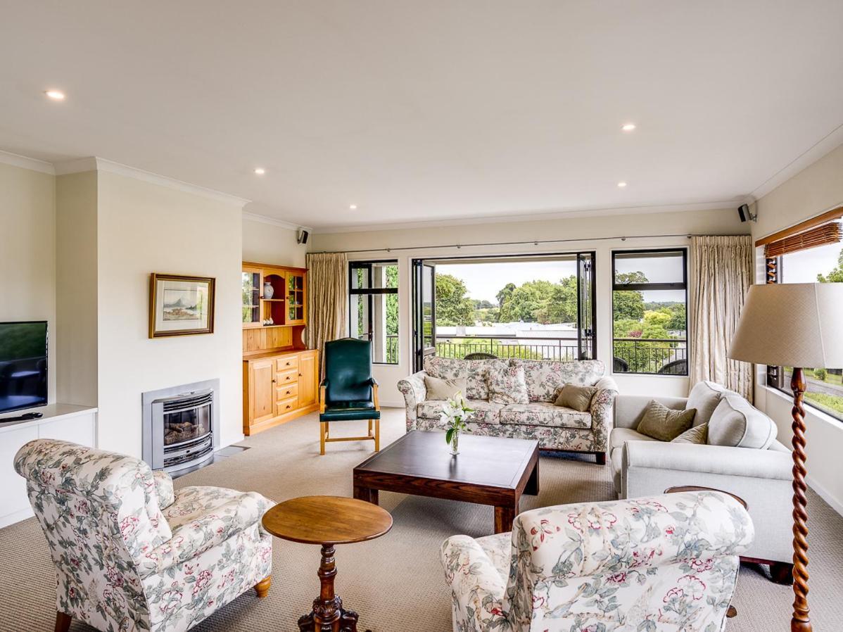 Busby Hill Villa - Havelock North Holiday Home Екстер'єр фото