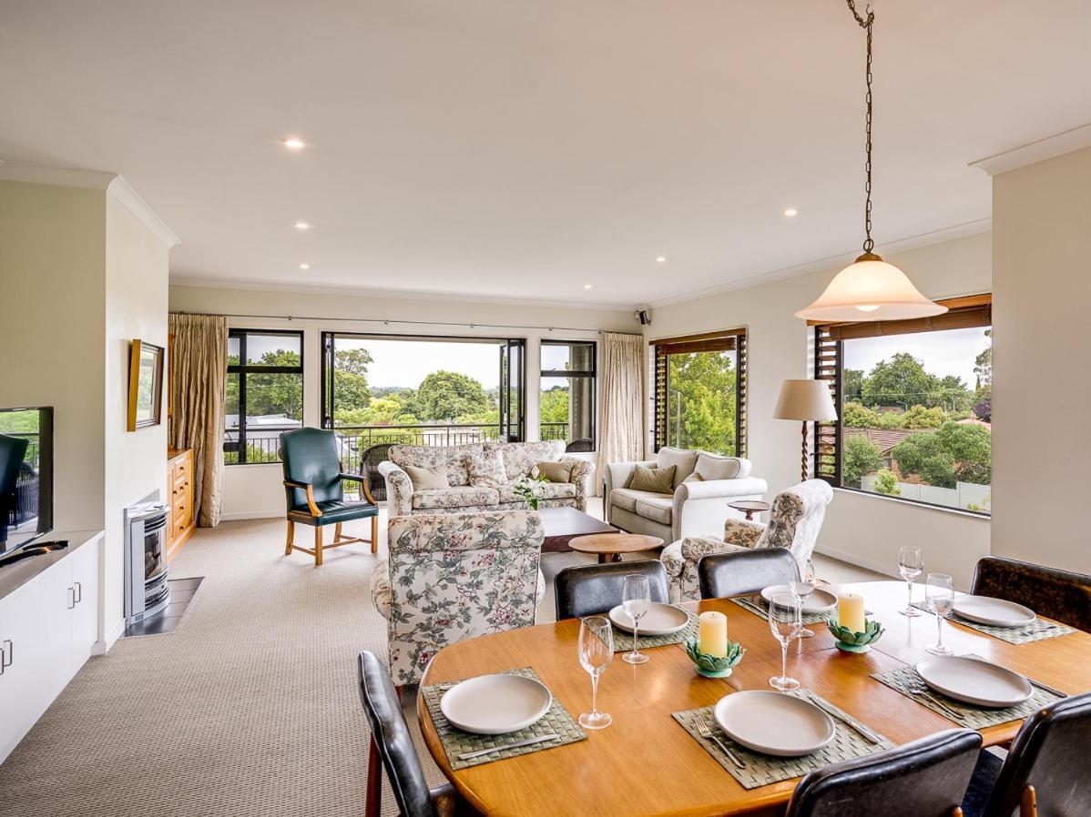 Busby Hill Villa - Havelock North Holiday Home Екстер'єр фото
