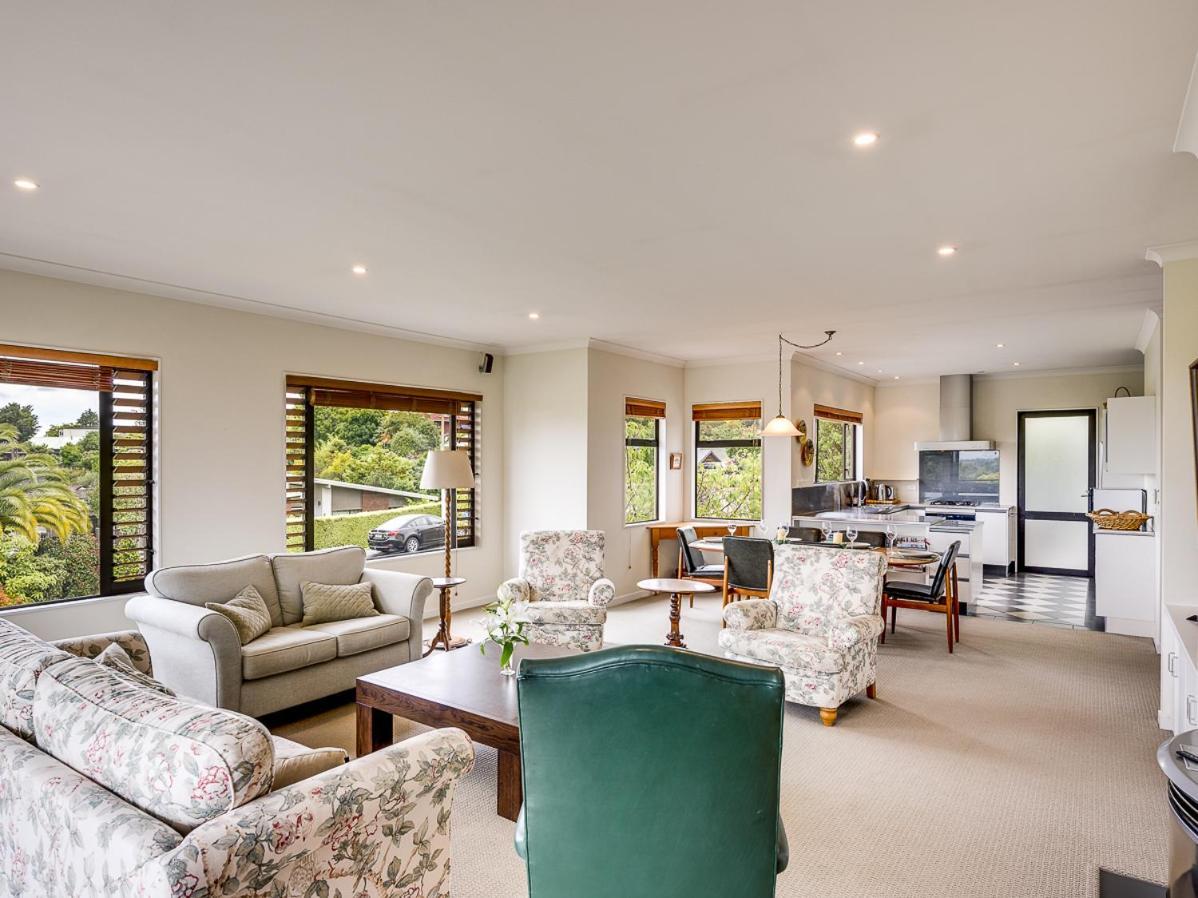 Busby Hill Villa - Havelock North Holiday Home Екстер'єр фото