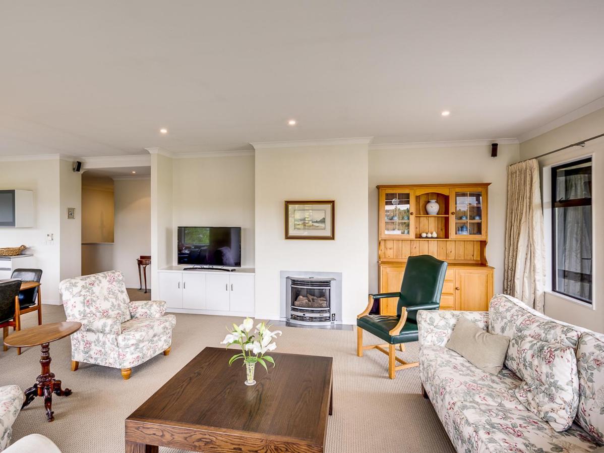 Busby Hill Villa - Havelock North Holiday Home Екстер'єр фото