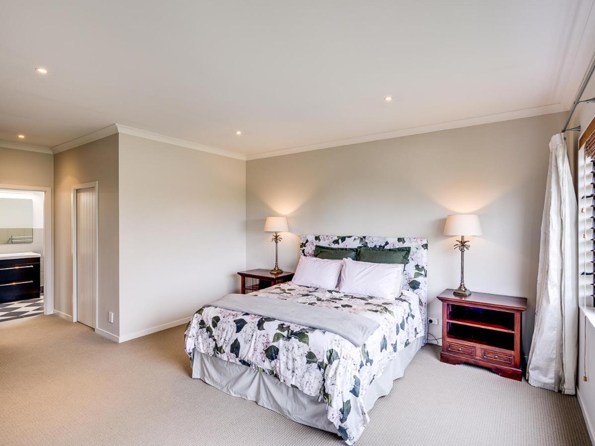 Busby Hill Villa - Havelock North Holiday Home Екстер'єр фото