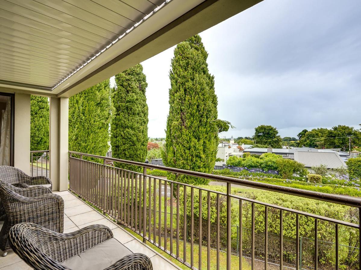 Busby Hill Villa - Havelock North Holiday Home Екстер'єр фото